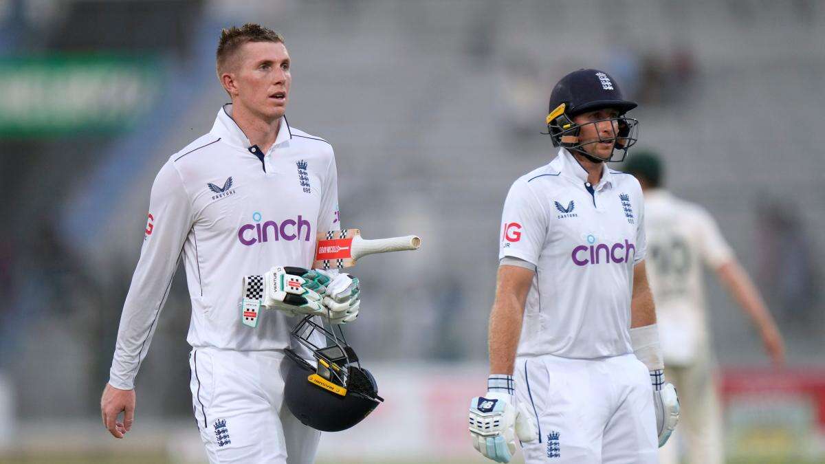 England rally at end of tough day against Pakistan but concerns over Ben Duckett