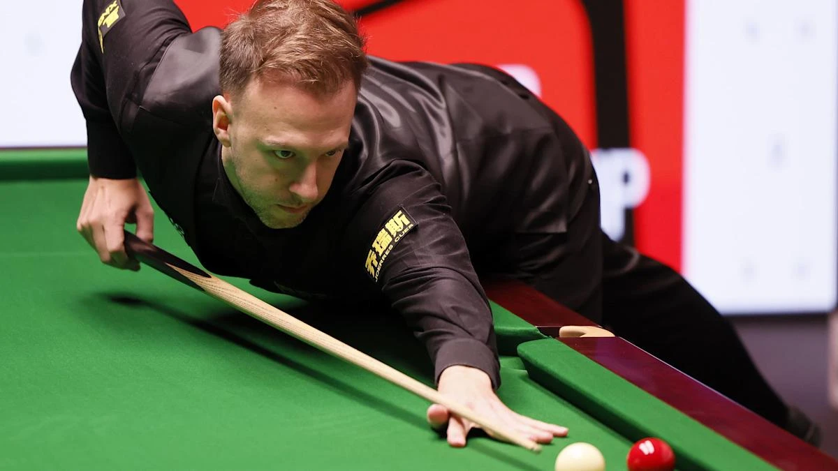 Judd Trump takes upper hand against Shaun Murphy in second-round Crucible clash
