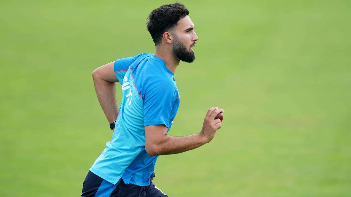 Saqib Mahmood still has Test ambition despite signing white-ball Lancashire deal