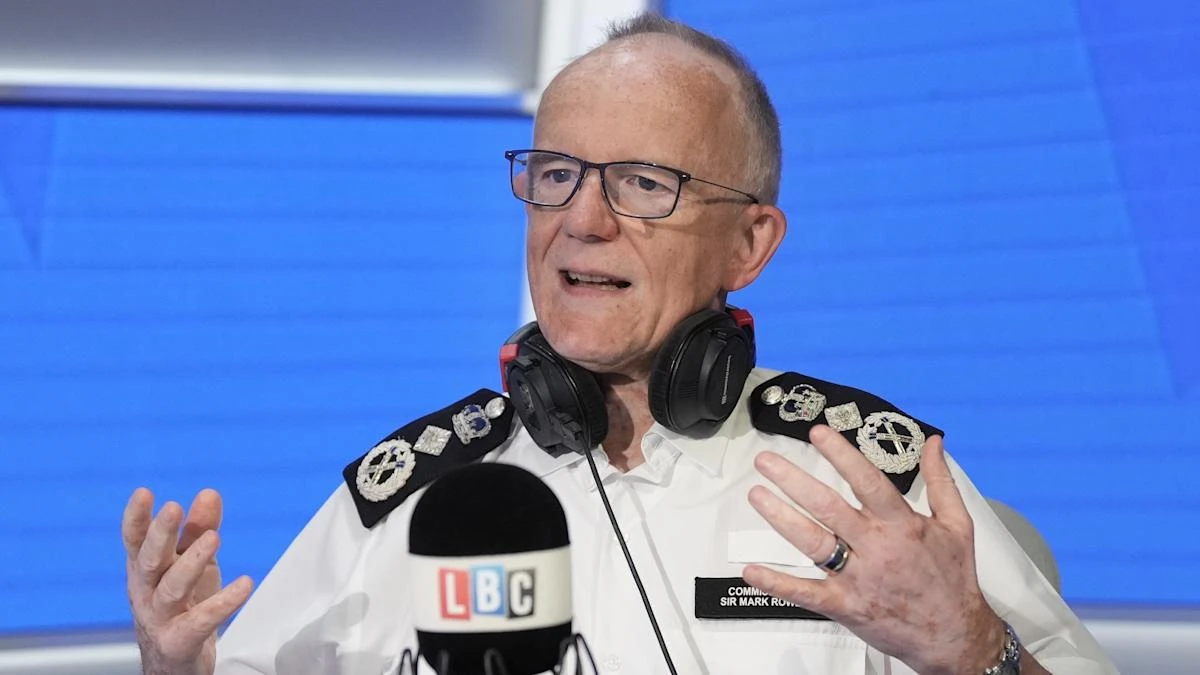 Met chief apologises to broadcaster Selina Scott amid her fury after mugging
