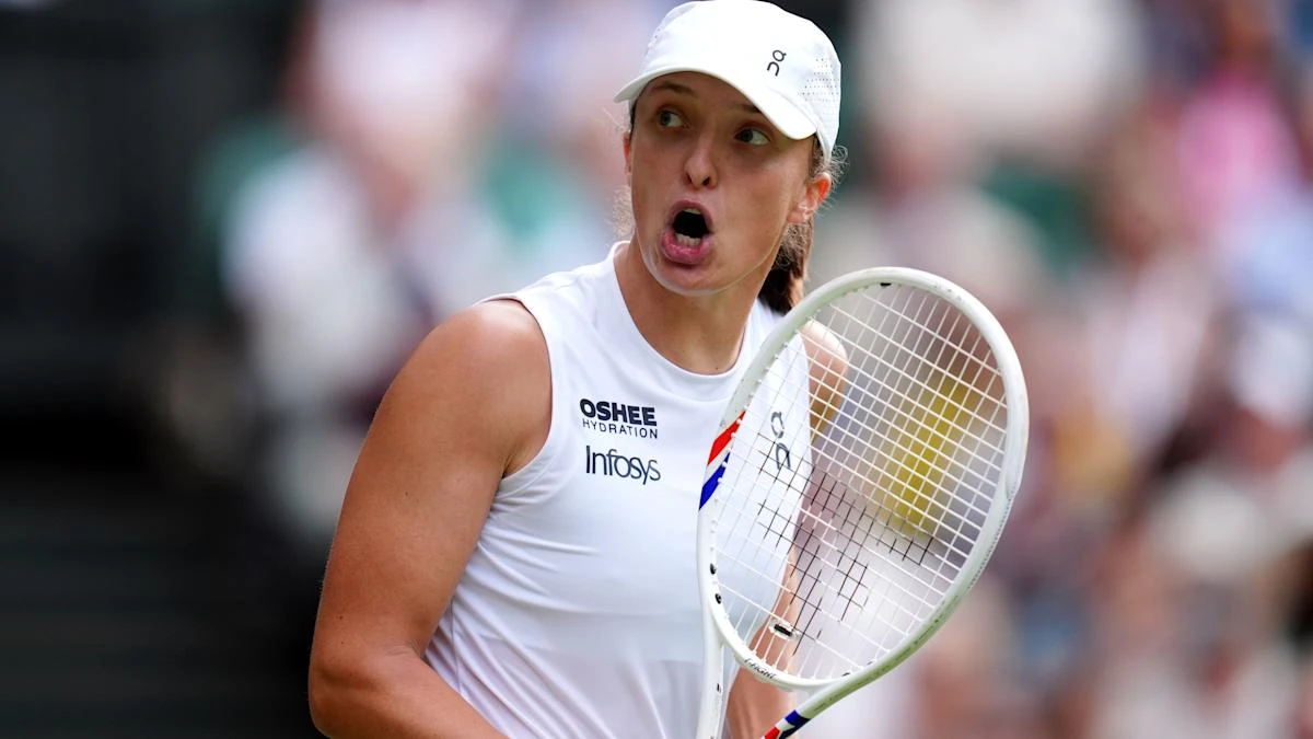 Iga Swiatek swats aside Danielle Collins as grass-court improvement continues