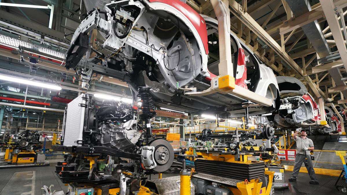 UK manufacturing downturn worsens as economic concerns grow, survey suggests