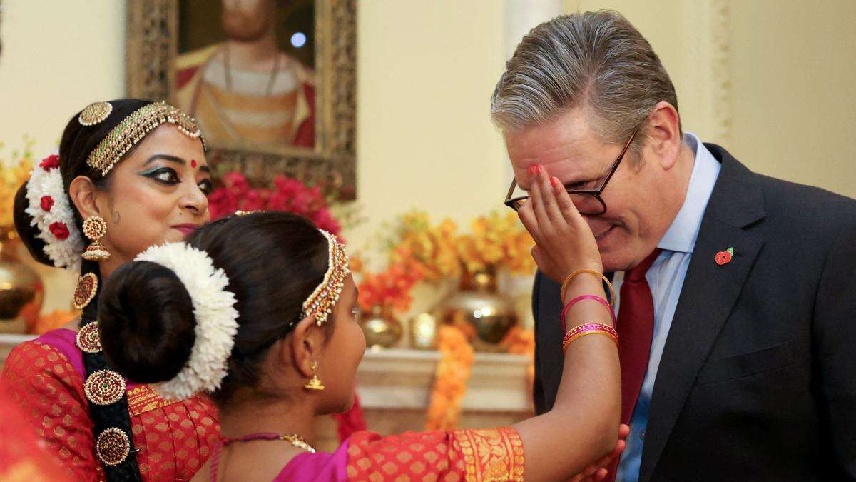 No10 apologises after meat and alcohol served at Diwali event