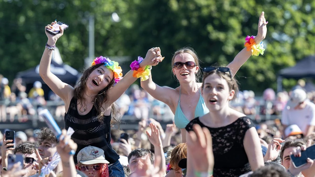 Gracie Abrams and Snow Patrol to play TRNSMT’s last day as hot weather continues