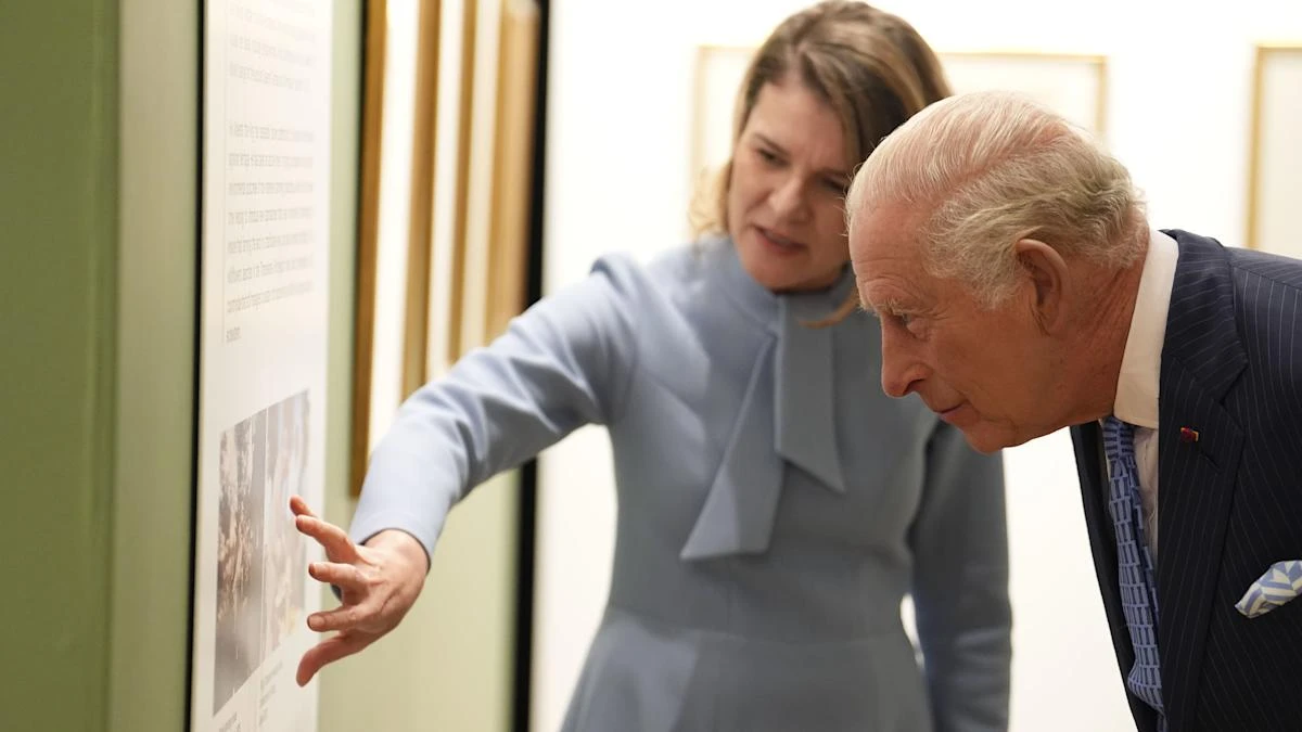 King visits exhibition of paintings including his own watercolours