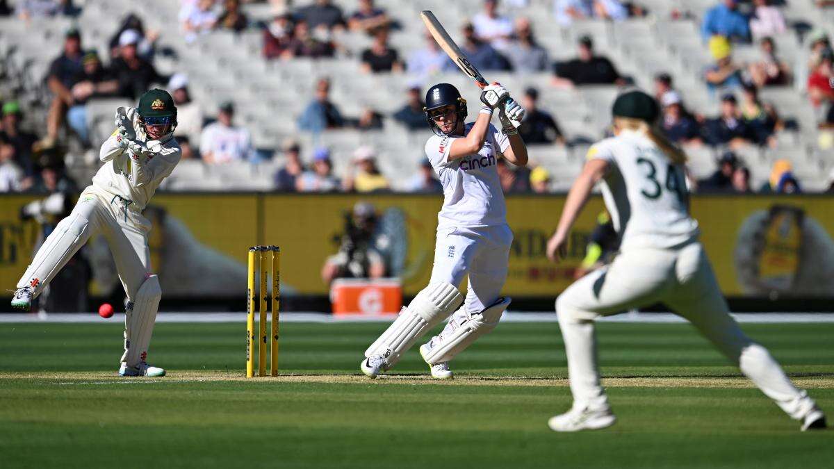 England admit need for early wickets after another tough day in Ashes