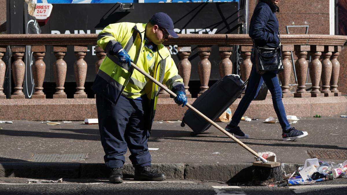 Union to ballot 90,000 local government workers in pay dispute