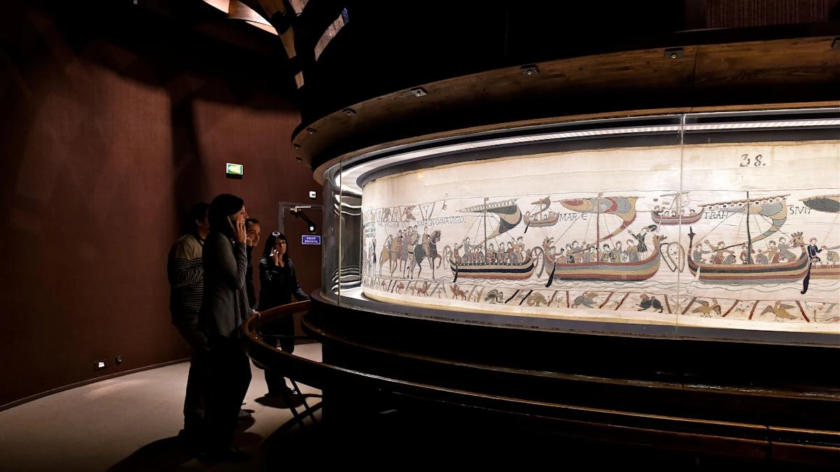 Bayeux Tapestry to return to England for first time in more than 900 years