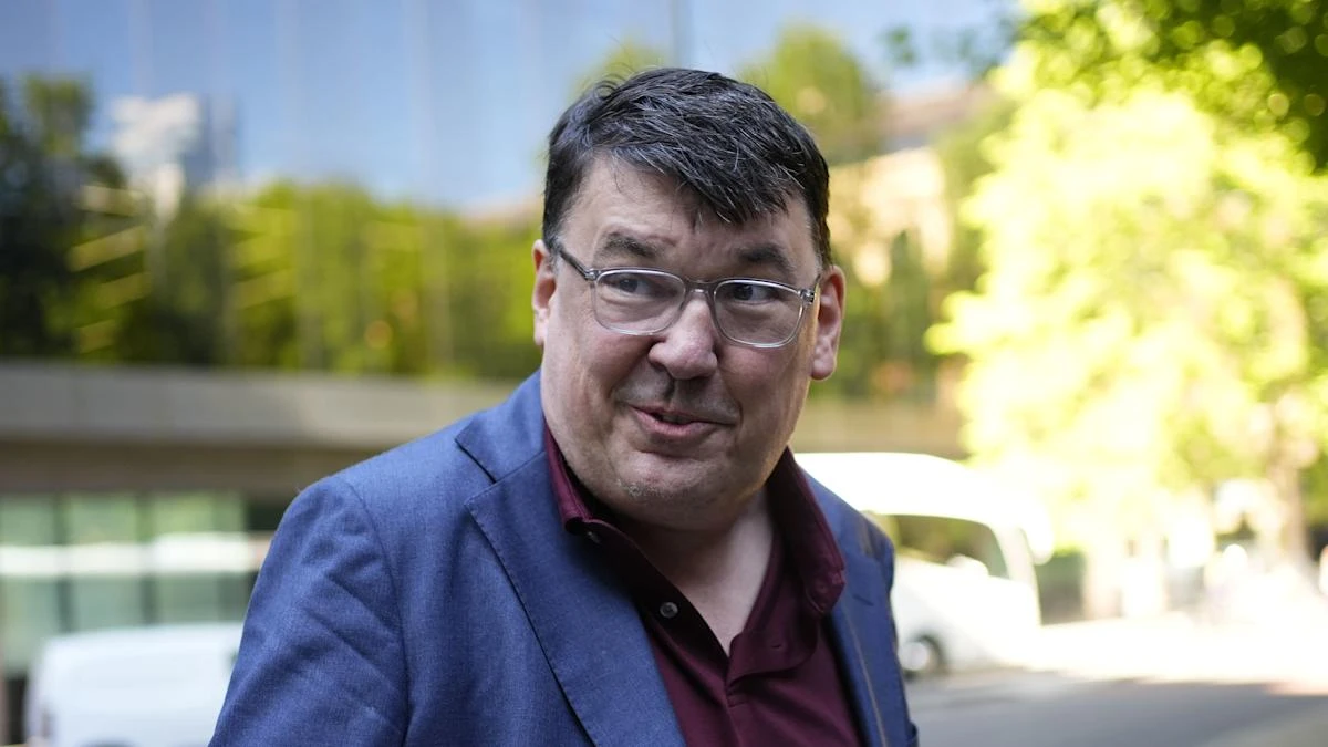 Graham Linehan ‘proud’ to damage trans activist’s phone, court told