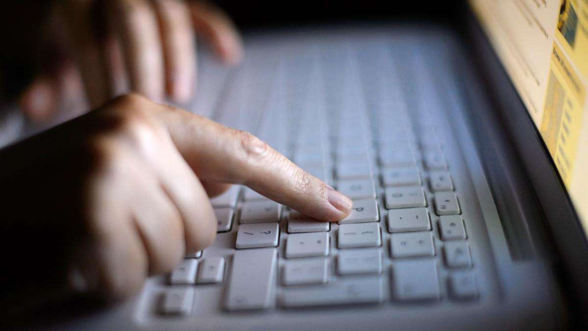 Mumsnet halts picture sharing after ‘child sexual abuse images shared on site’