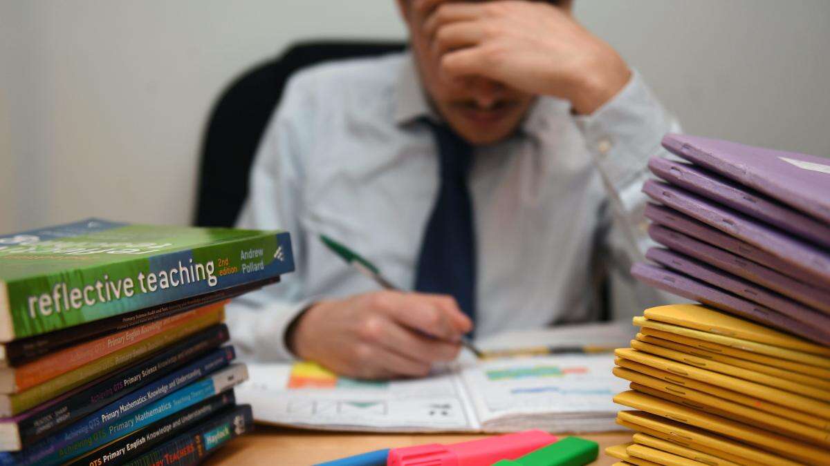 College staff should have pay ‘matched��� with school teachers – Jacqui Smith