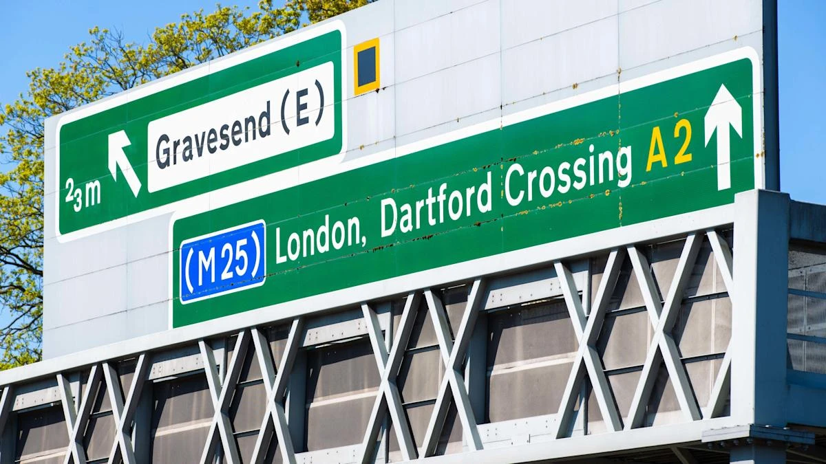 M25 closed near Dartford Crossing after lorry carrying tyres catches fire