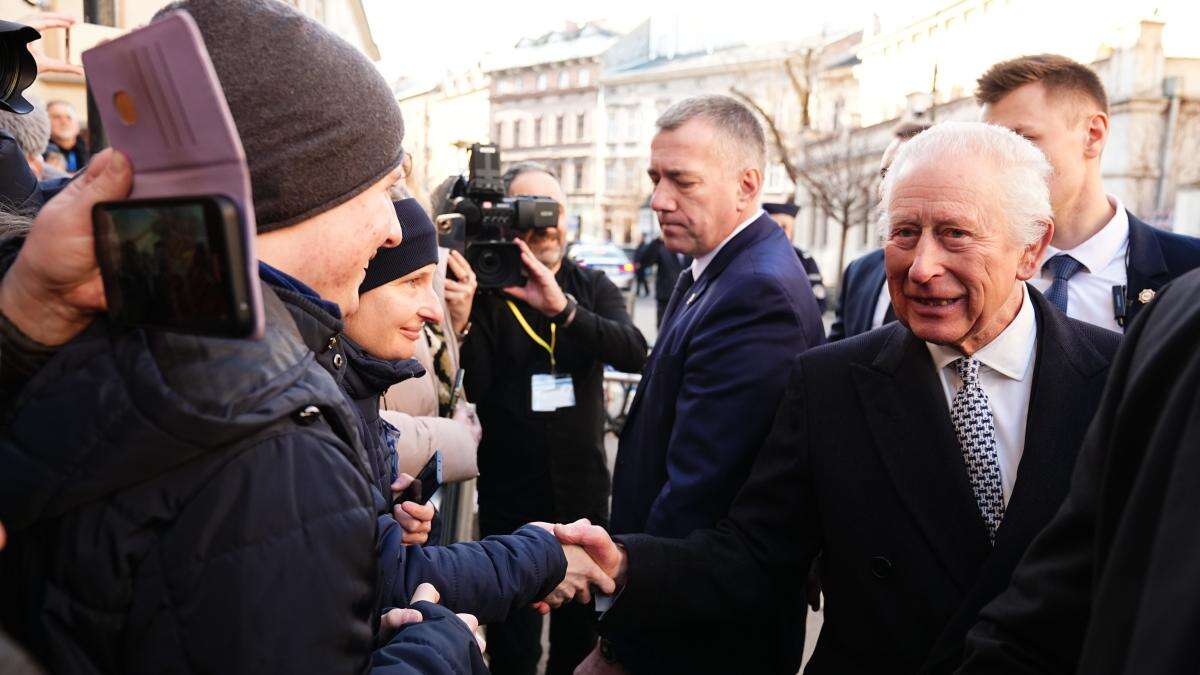 King visits Jewish community in Krakow ahead of Auschwitz commemorations