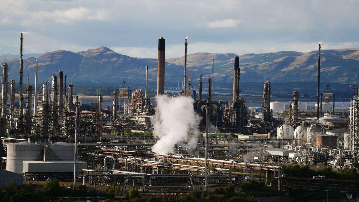 Swinney raises union’s plan to save Grangemouth with Starmer