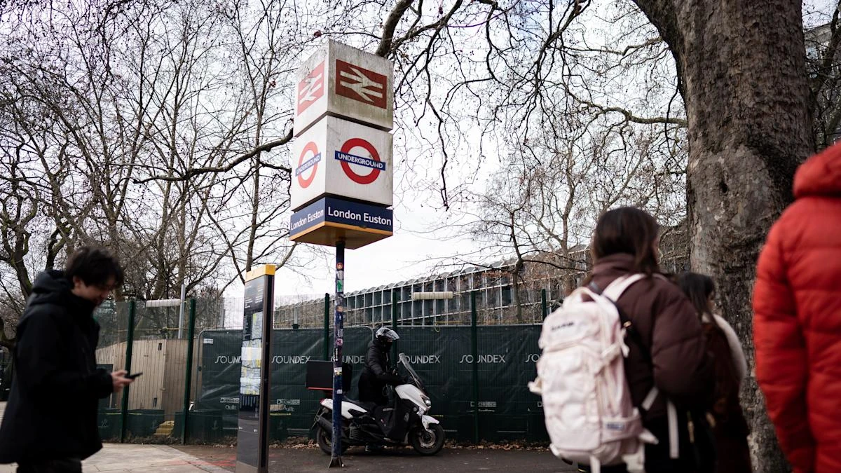 London, Manchester and Glasgow home buyers ‘pay premium to live near stations’