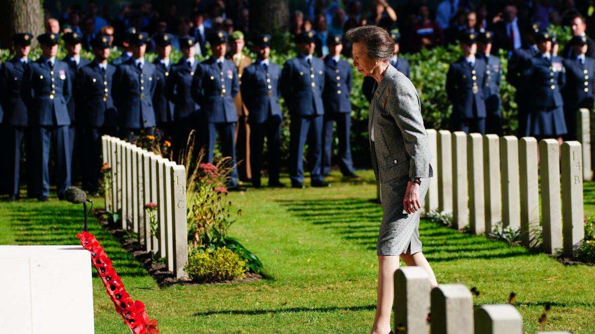 Anne lays wreath and meets veterans at Battle of Arnhem commemorative event