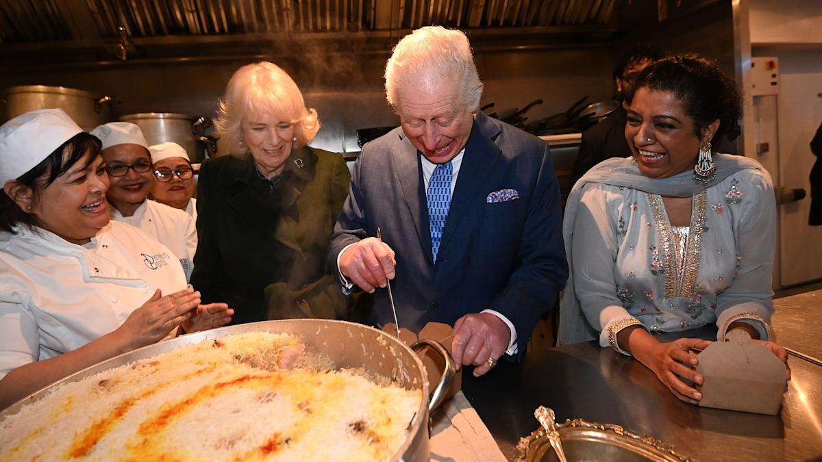 King and Queen help pack food donation boxes at restaurant ahead of Ramadan