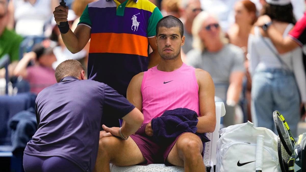 Carlos Alcaraz plays down concerns over knee issue after easing to victory