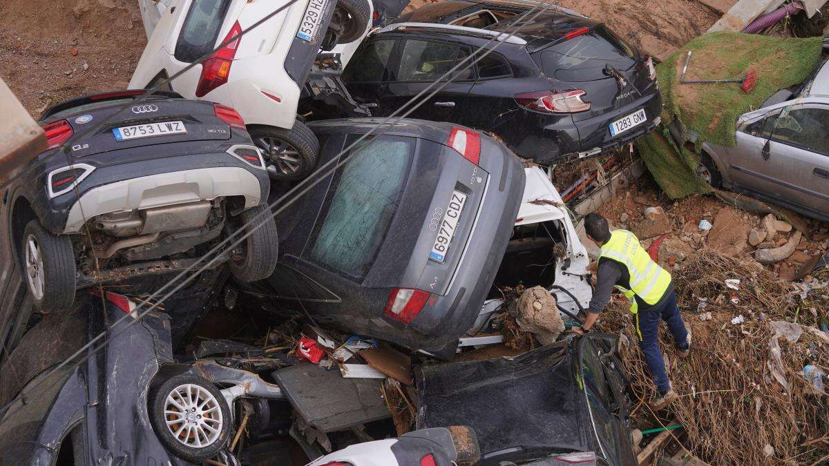 Sir Keir Starmer says UK ‘stands with Spain’ after flooding kills more than 200