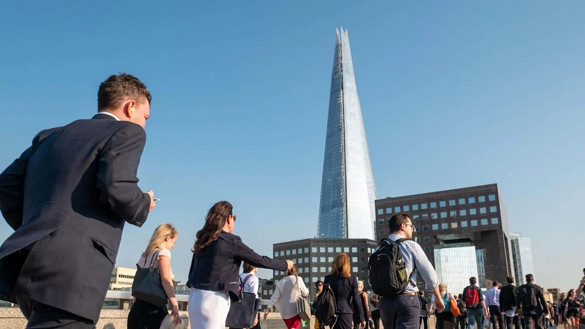 Wage growth falls to lowest since 2022 as jobs market continues to falter