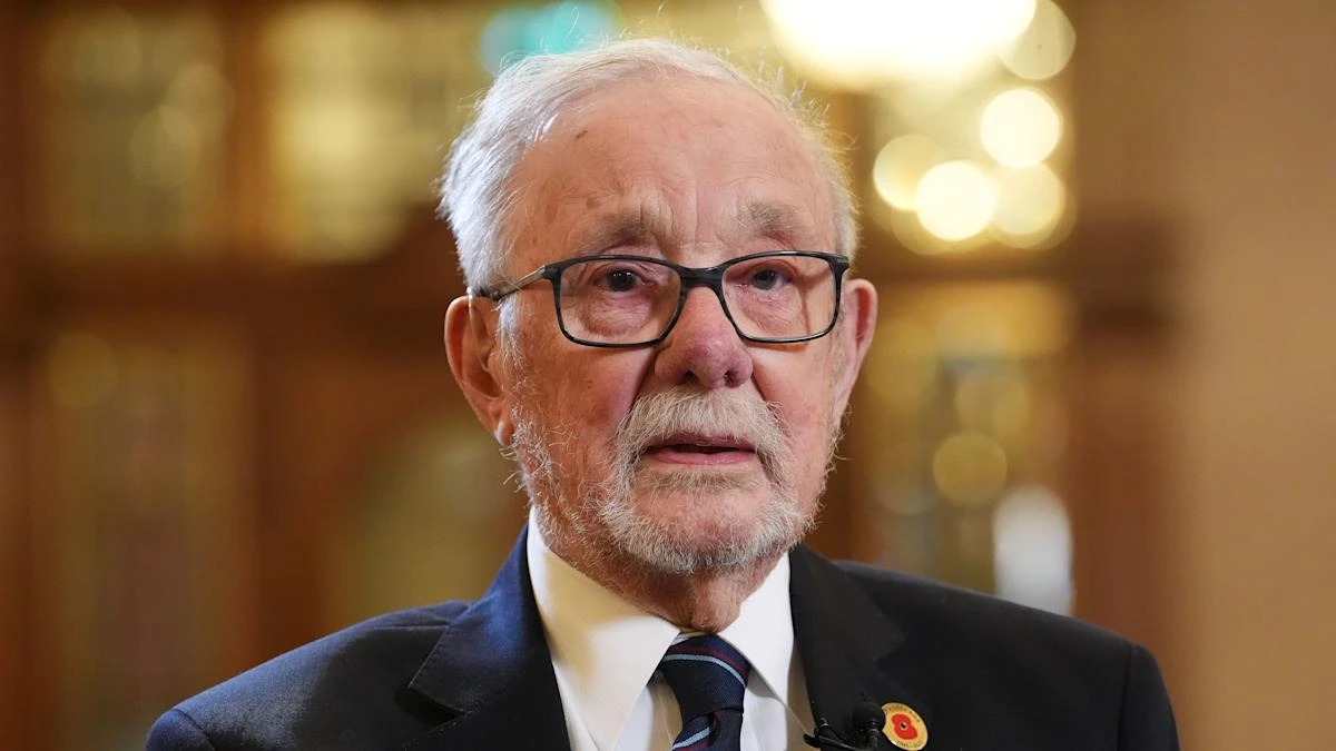 VE Day veteran recalls bumping into his father during Normandy invasion