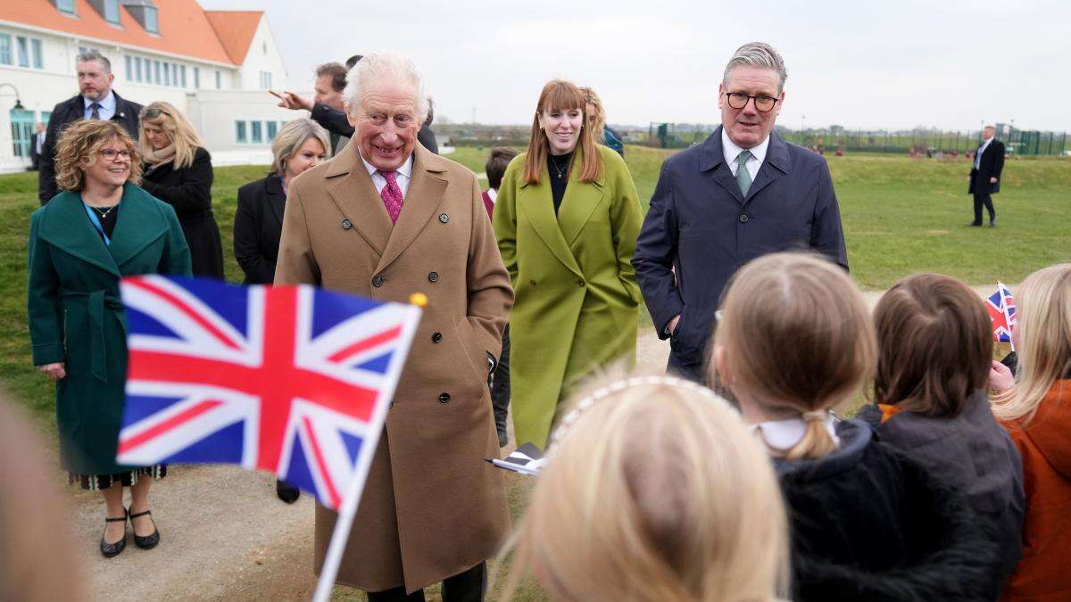 Prime Minister and deputy join King for tour of Cornwall housing scheme