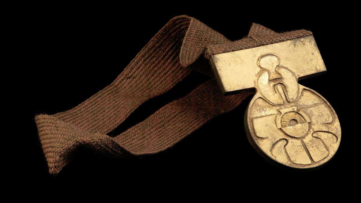 Medal given to Star Wars hero Luke Skywalker after destroying Death Star on sale