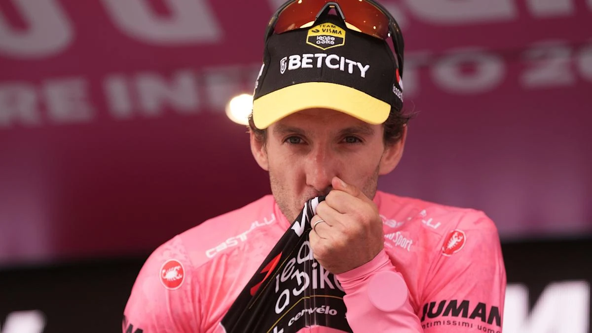 Simon Yates finishes safely in peloton to seal victory at Giro d’Italia