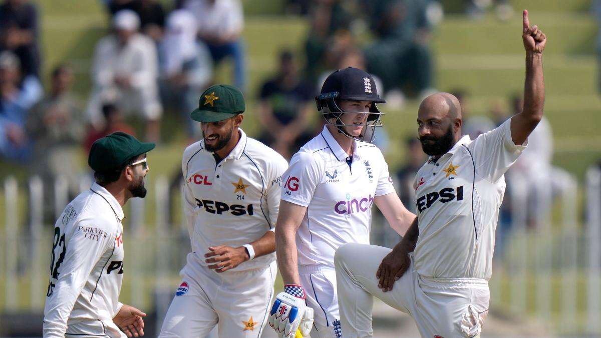 Pakistan have England in a spin on first morning of deciding Test