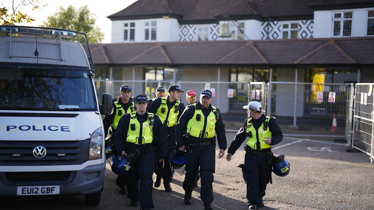 Council leader urges calm in Epping protests as schools return