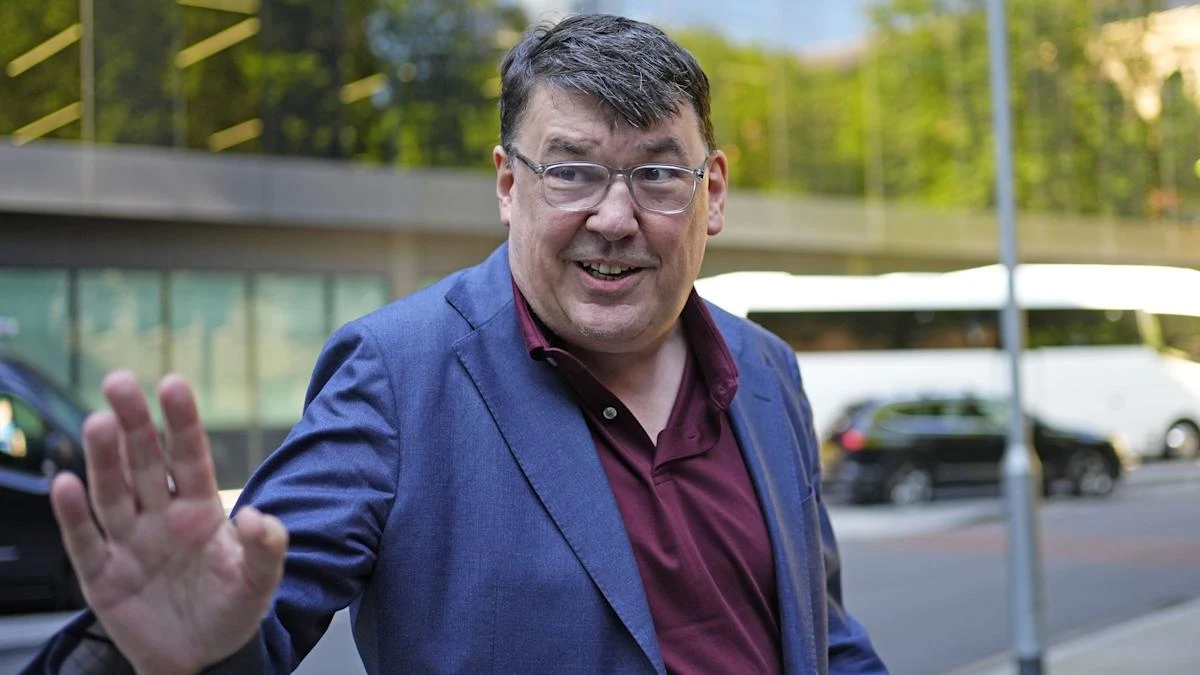 Graham Linehan criminal damage conviction overturned