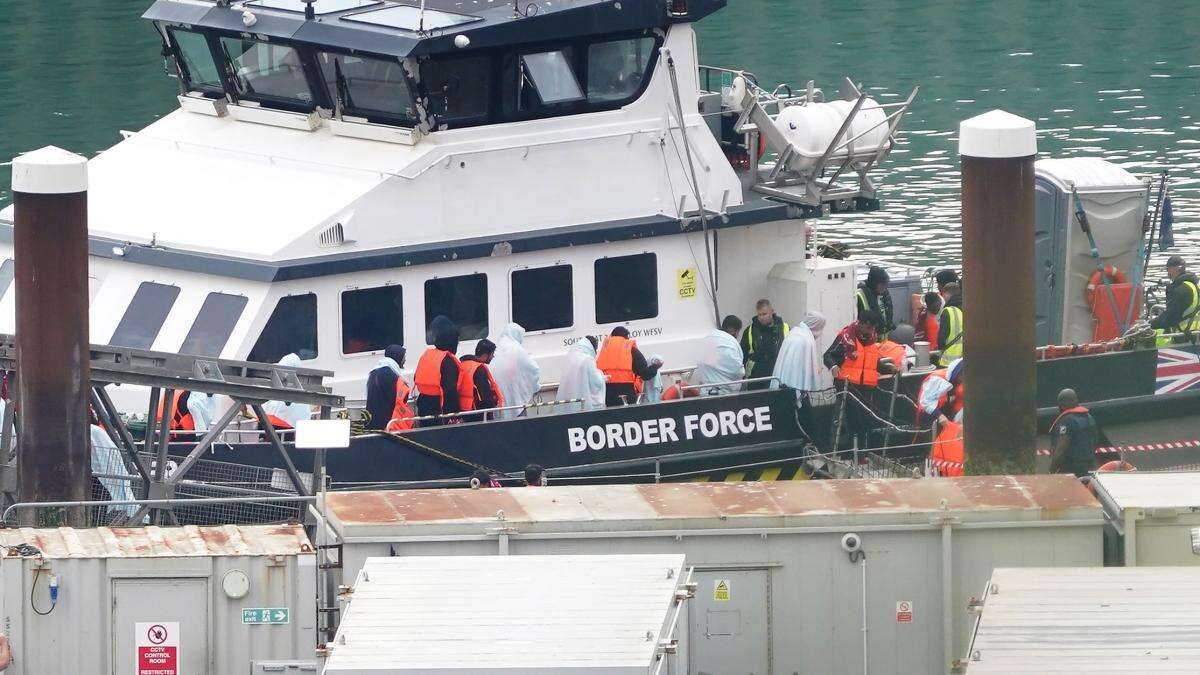 Crossings continue day after 12 migrants die in Channel tragedy