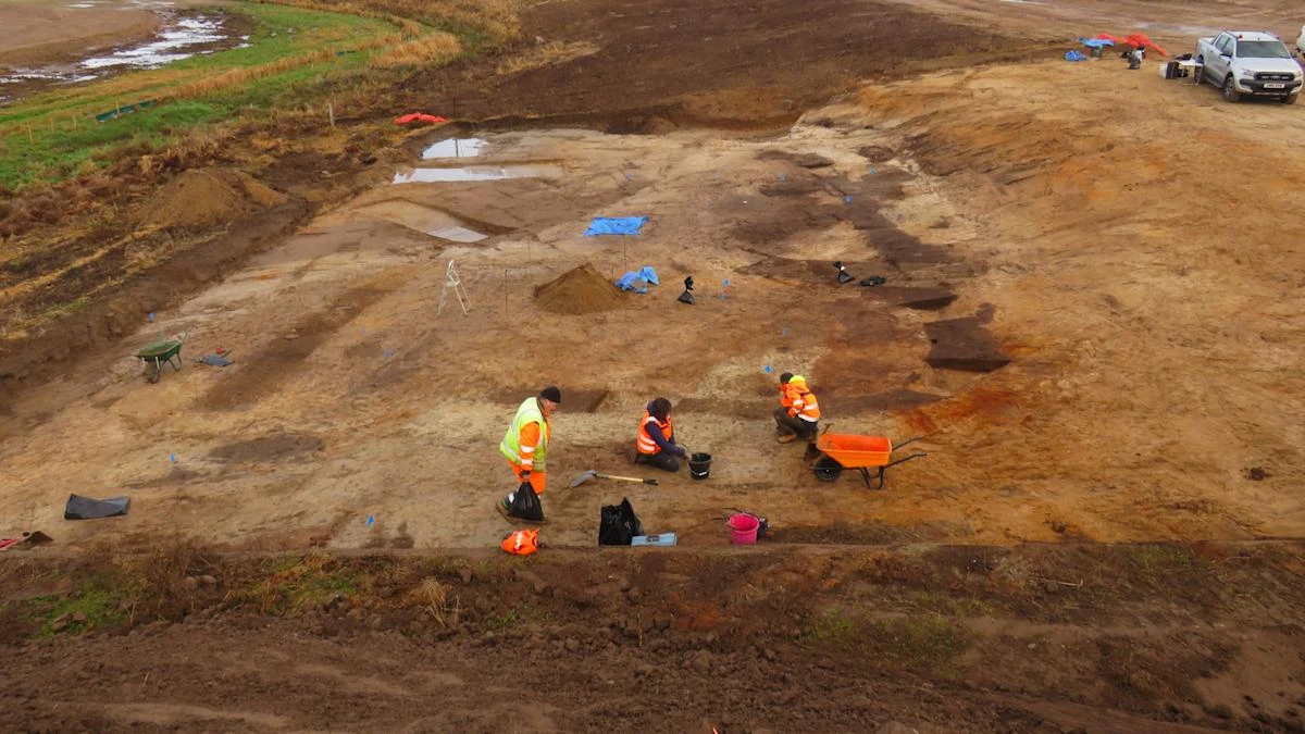 Ancient chariot wheel and cremation urn found at site of new golf course