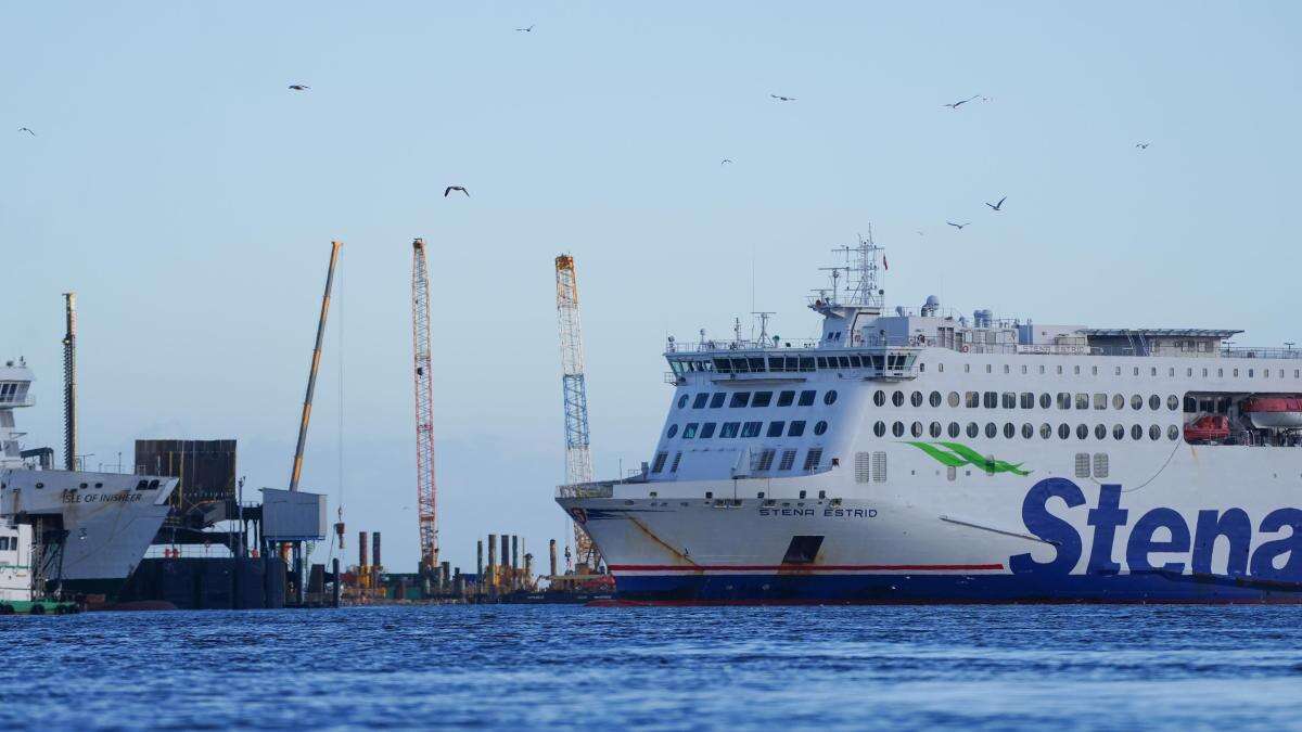 Ferry services between Holyhead and Dublin resume