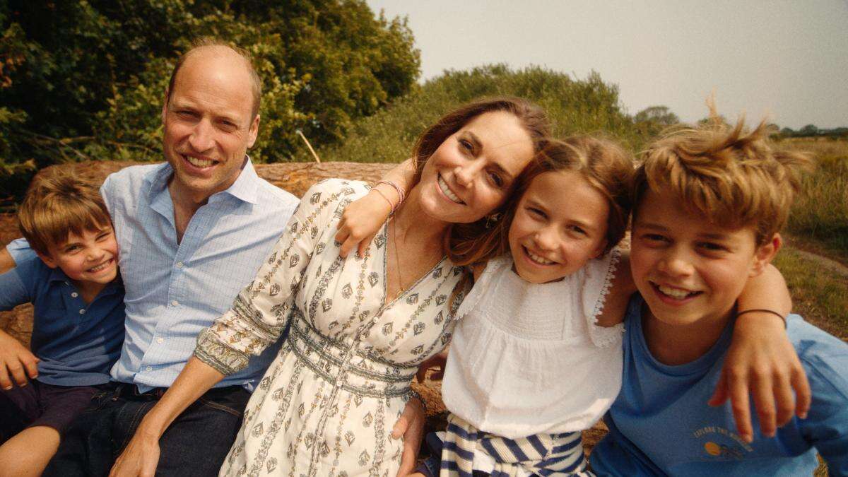 Kate and William choose family shot for Christmas card photograph