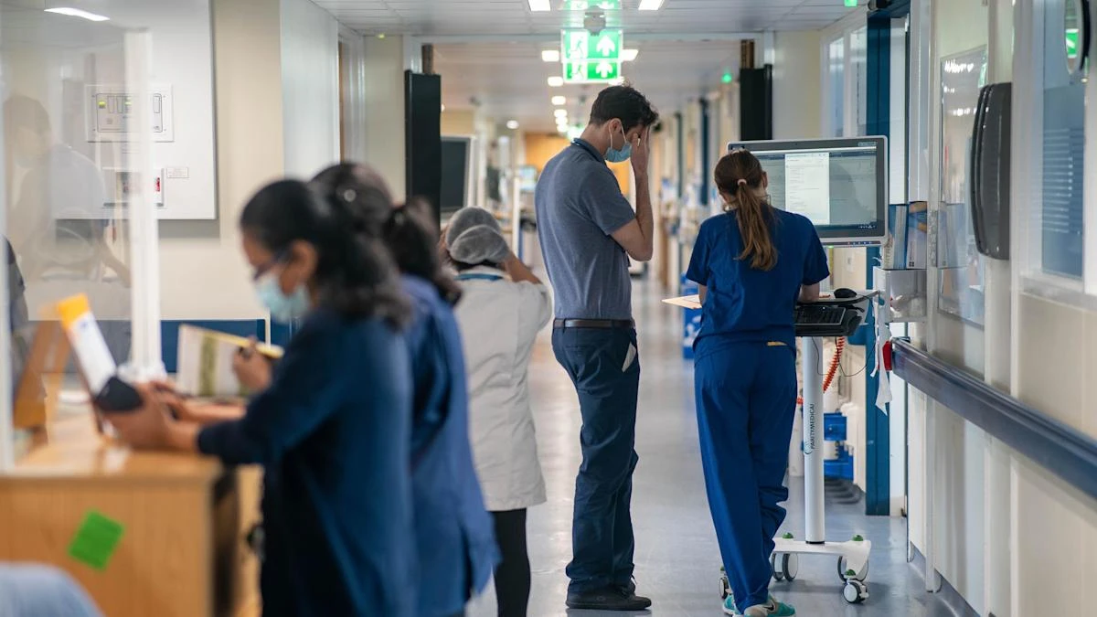 Waiting list for planned hospital treatment rises for second month in a row