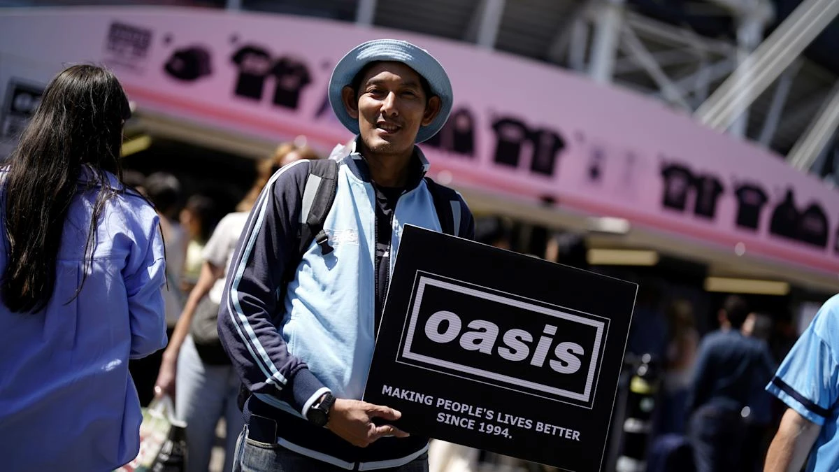 Oasis fans travel from Australia for band’s first gig in 16 years