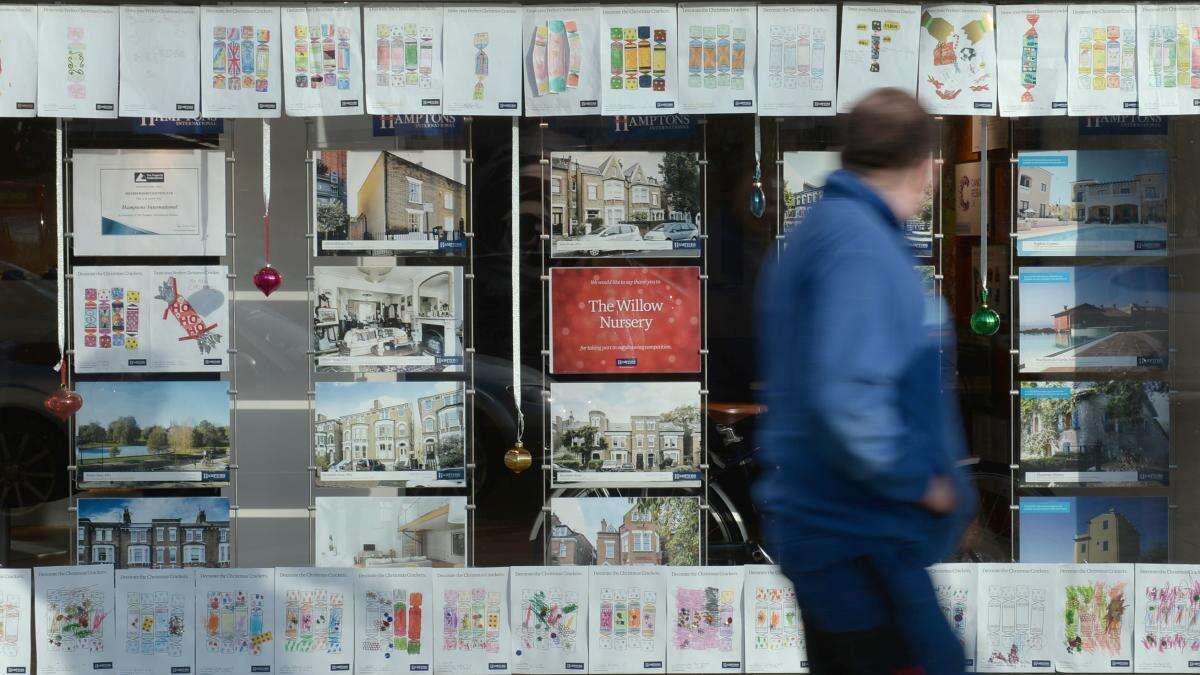 Average UK house price reached new record high of £298,083 in November – Halifax