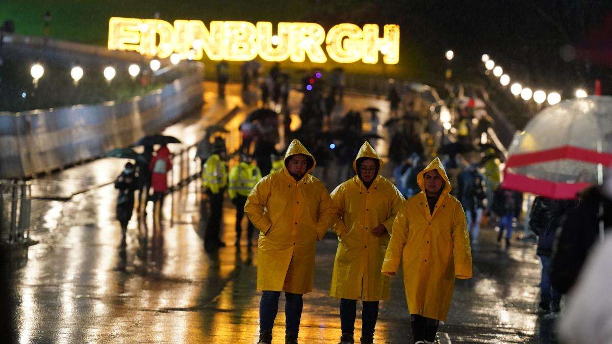 Tourists disappointed as Edinburgh’s Hogmanay street party and fireworks axed