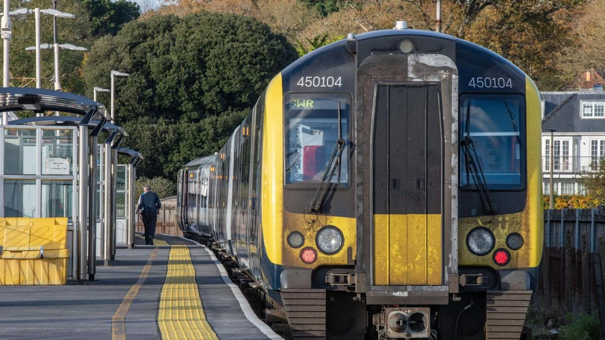 Minimum age for train drivers to be lowered to 18 amid shortage