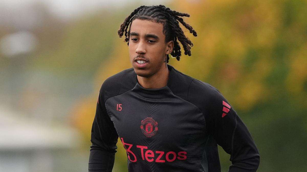 Leny Yoro returns to training with Manchester United after three-month absence