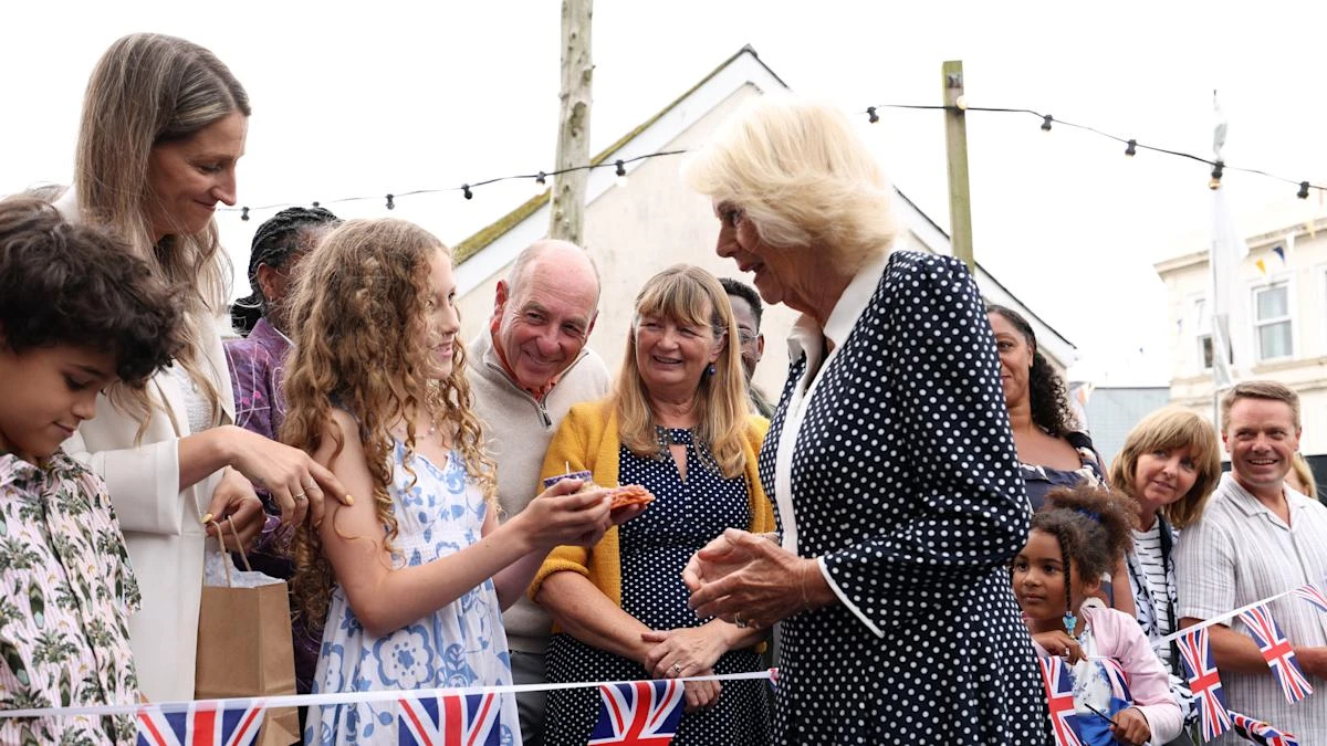 Girl, 11, impresses Queen with handmade beeswax candles