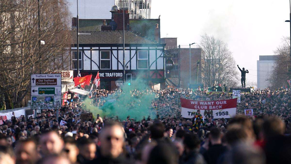 Manchester United fans protest against owners ahead of Arsenal clash