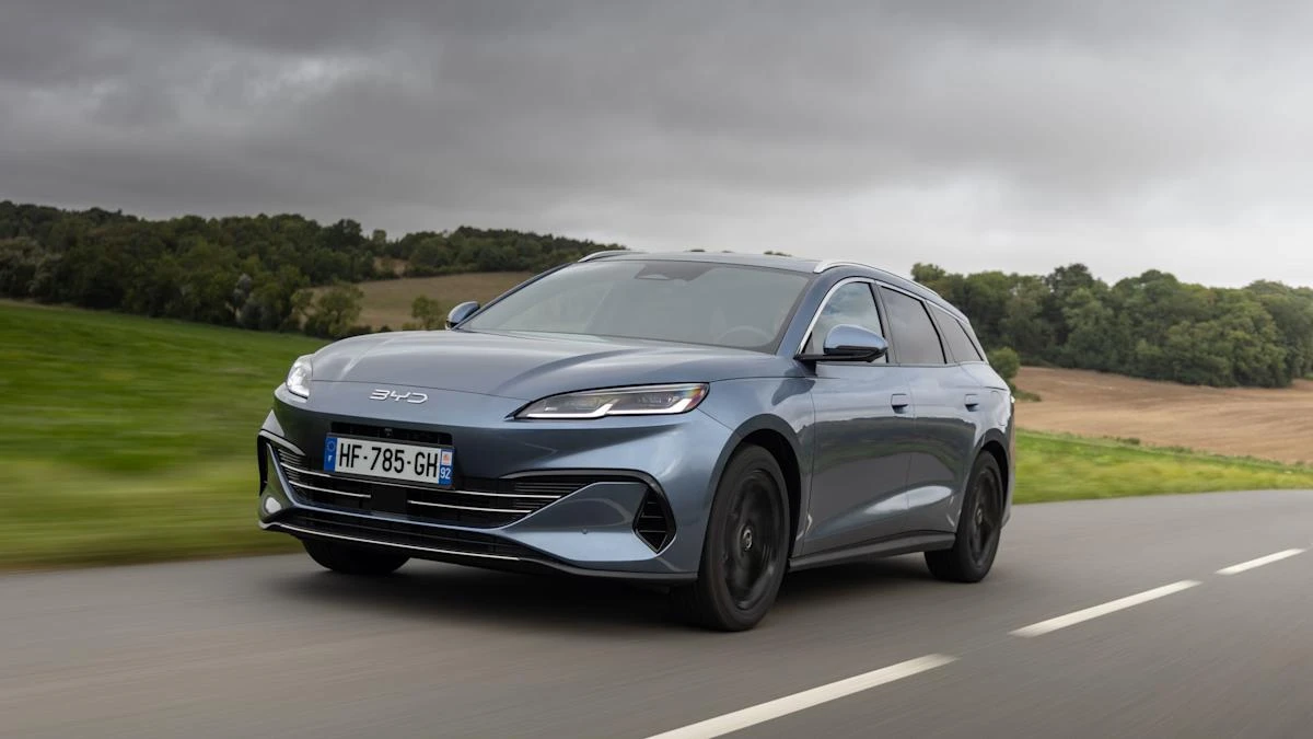 BYD’s Seal 6 DM-i Saloon and Touring go on sale in the UK