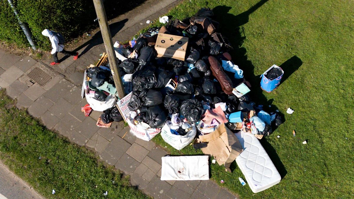 Birmingham lorry drivers’ pay cuts ‘an escalation’ of bin strike, union says