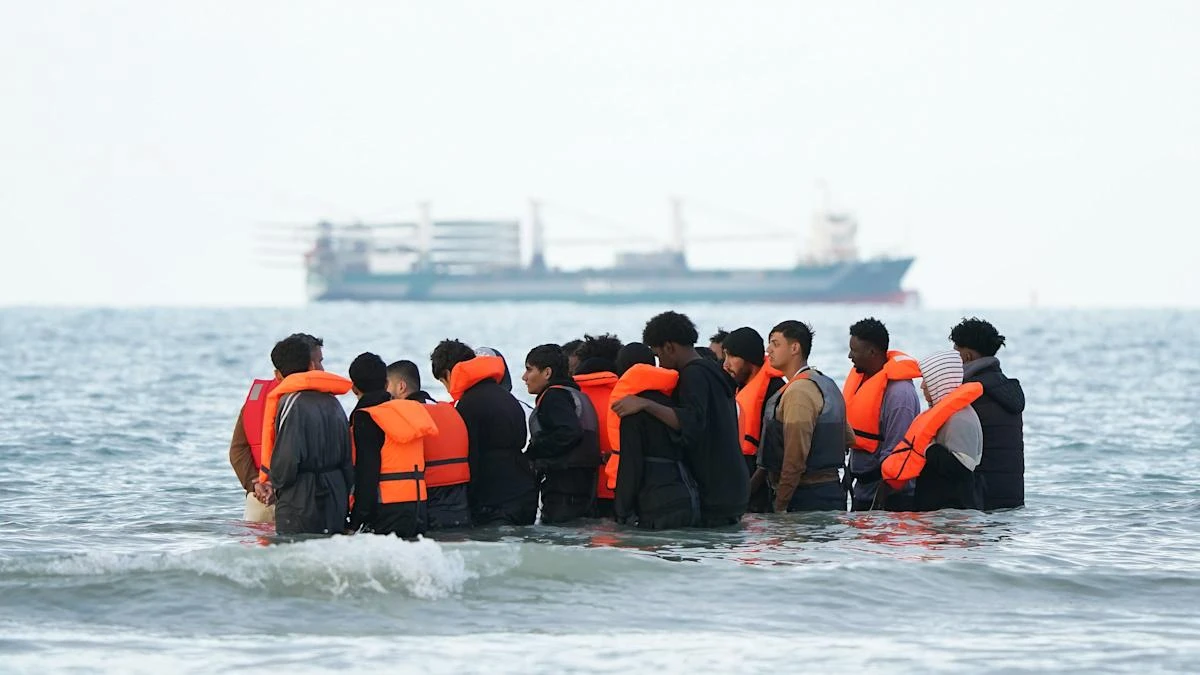 26 migrants sent to France while nearly 10,000 have arrived since deal