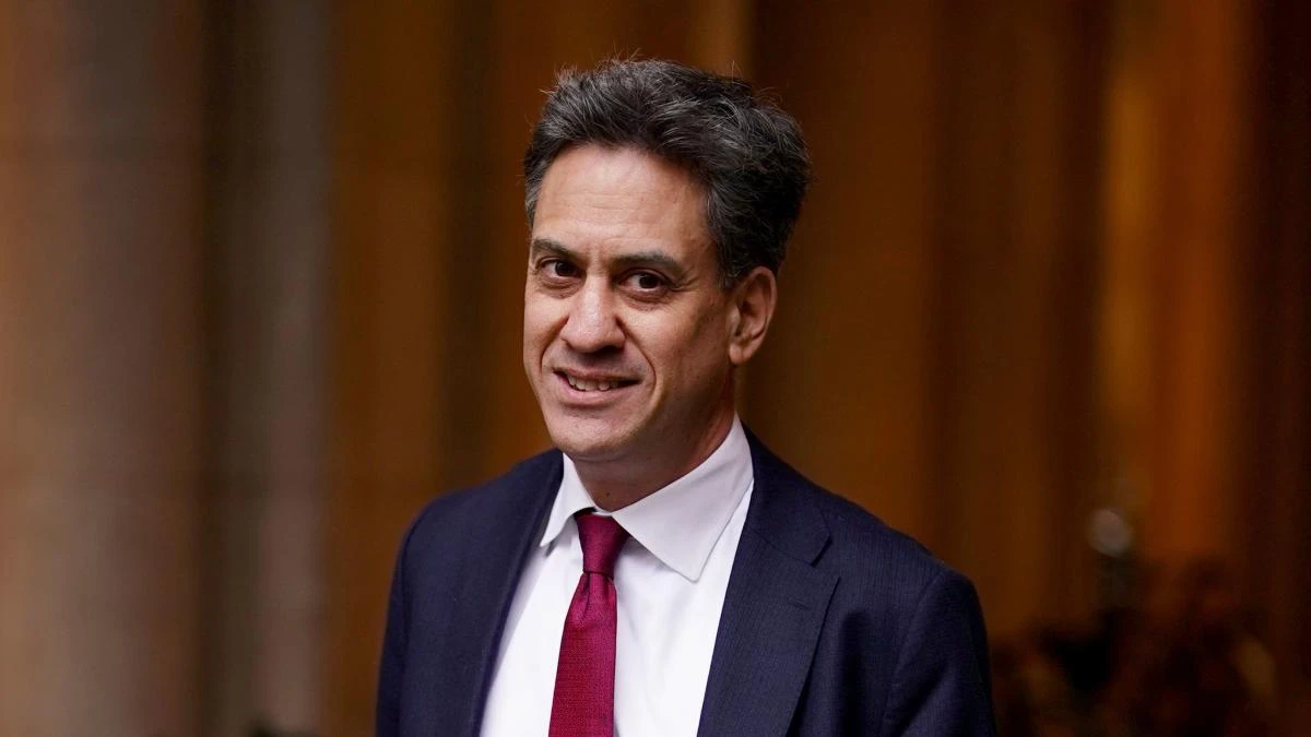 Miliband says he had no role in approving solar farm for donor Dale Vince’s firm