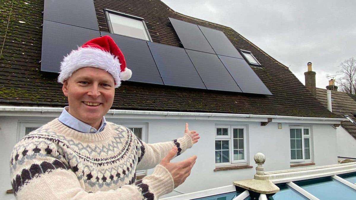 Lower housebuyers’ bills with solar panels on newbuild roofs, ministers urged