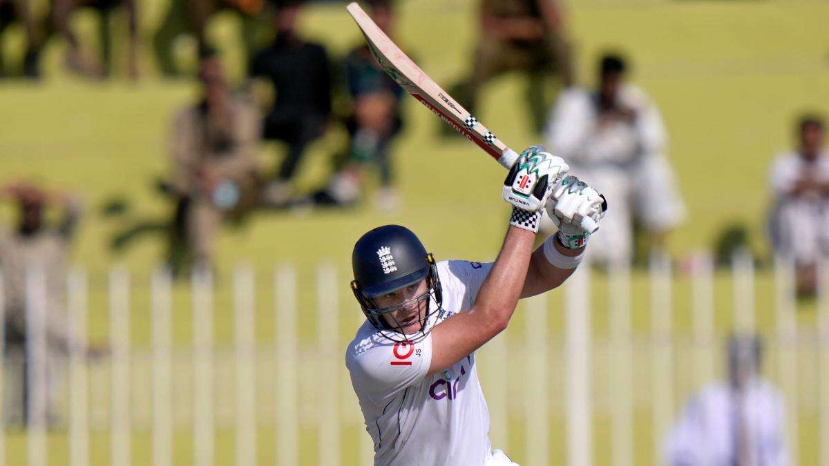 Jamie Smith leads England fightback after Pakistan put them in a spin