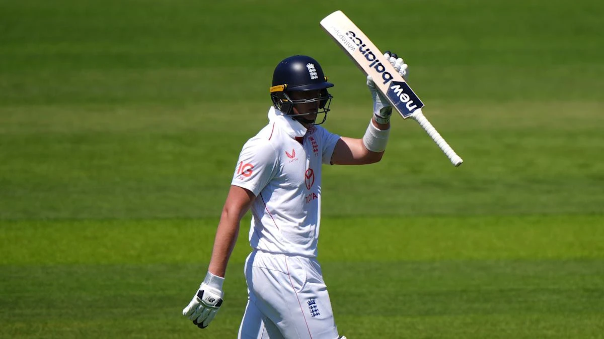 Jamie Smith picks up the baton for England after early Joe Root dismissal